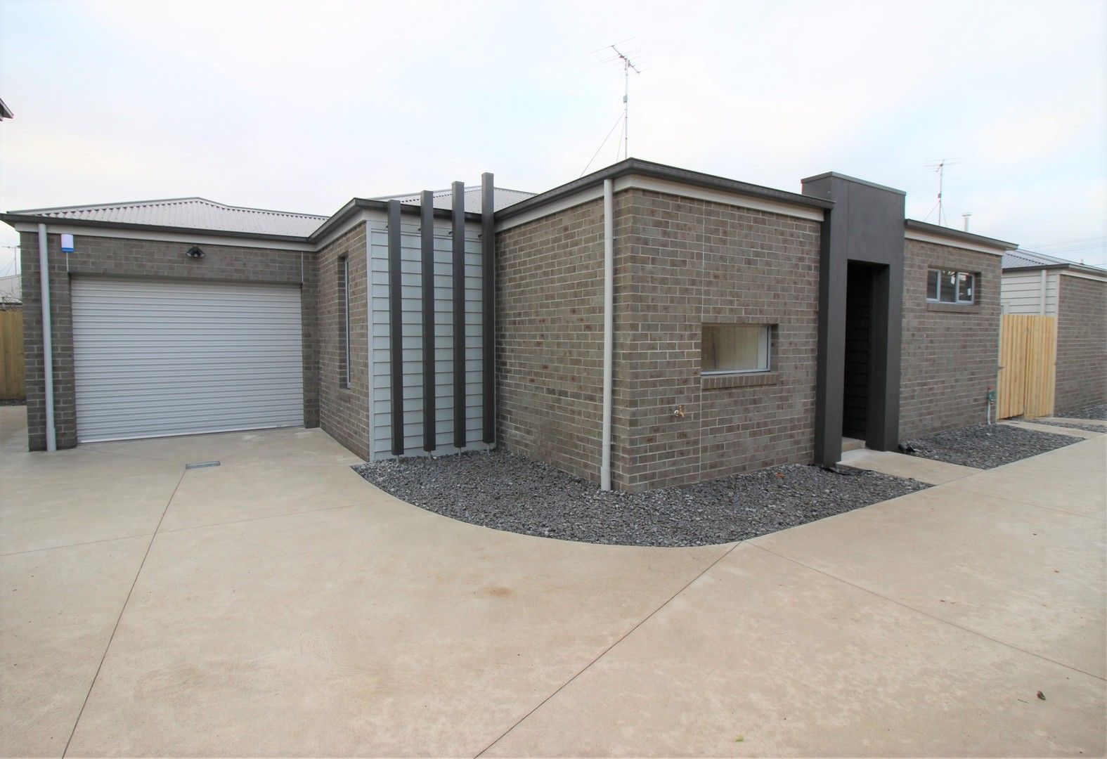 2 bedrooms Apartment / Unit / Flat in 2/13 Hughes Street BELL PARK VIC, 3215