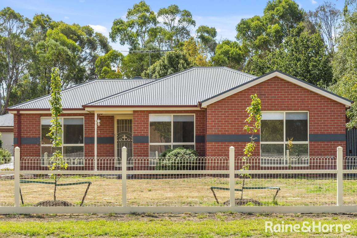 Picture of 4/16 Morrow Road, GISBORNE VIC 3437