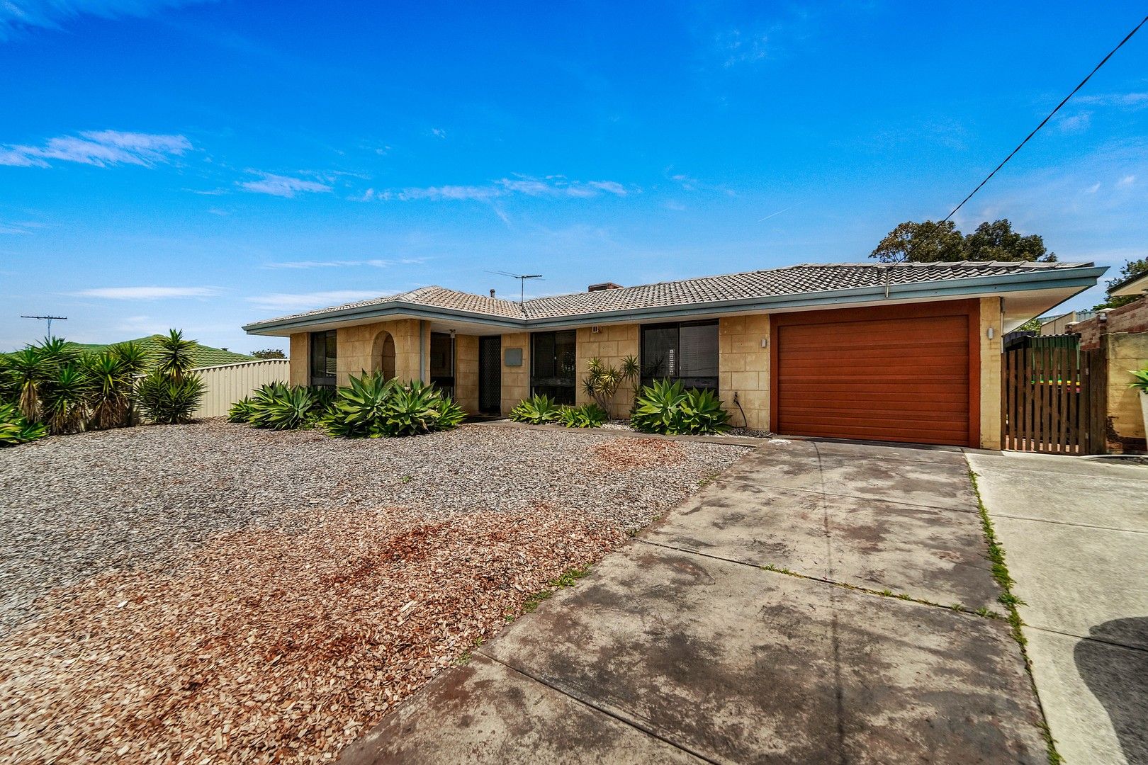 3 bedrooms House in 137 Giles Avenue PADBURY WA, 6025