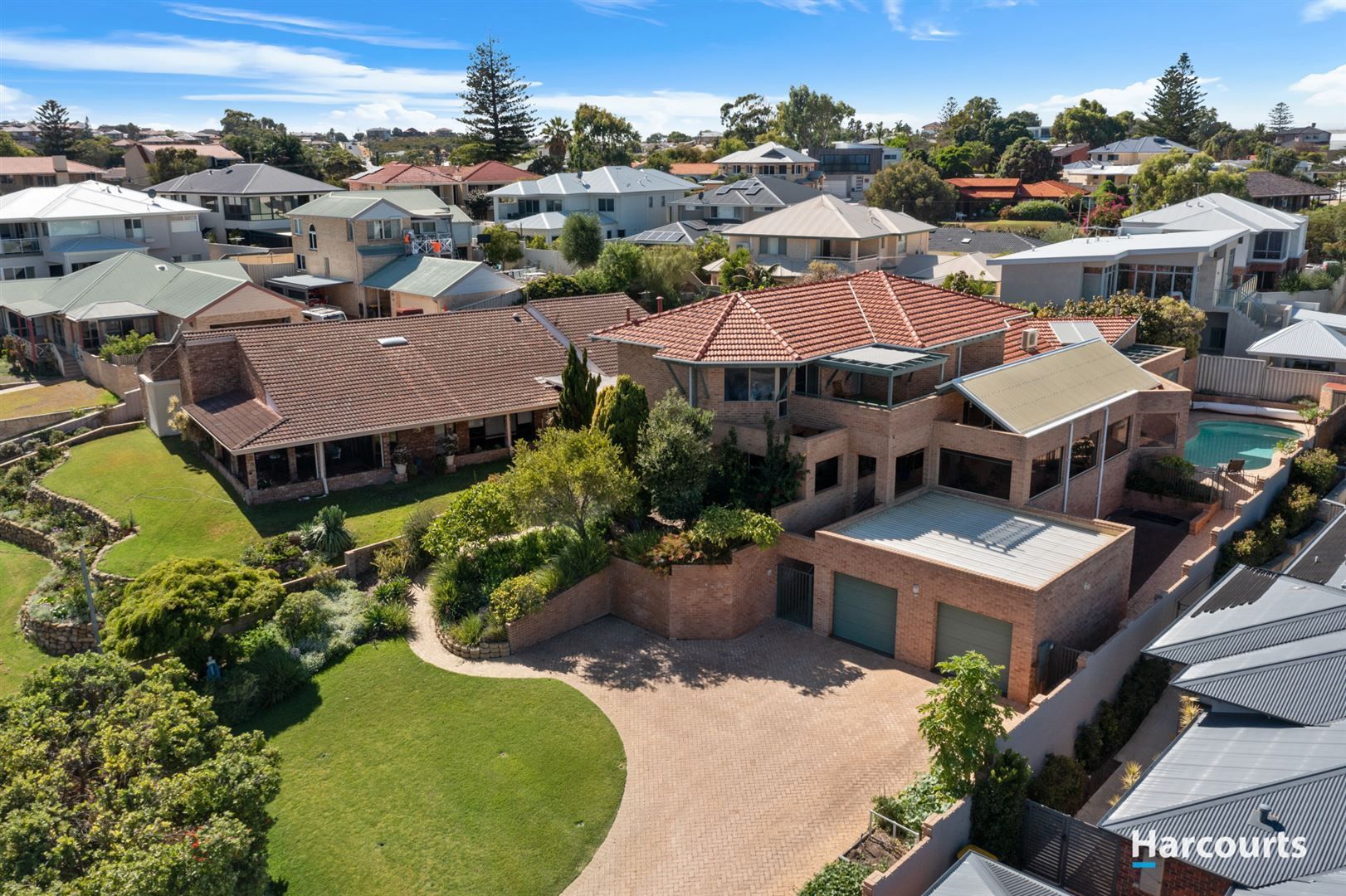 4 bedrooms House in 12 Hood Terrace SORRENTO WA, 6020