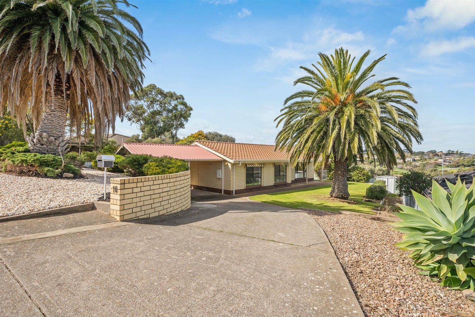 3 bedrooms House in 16 Berringa Street HALLETT COVE SA, 5158