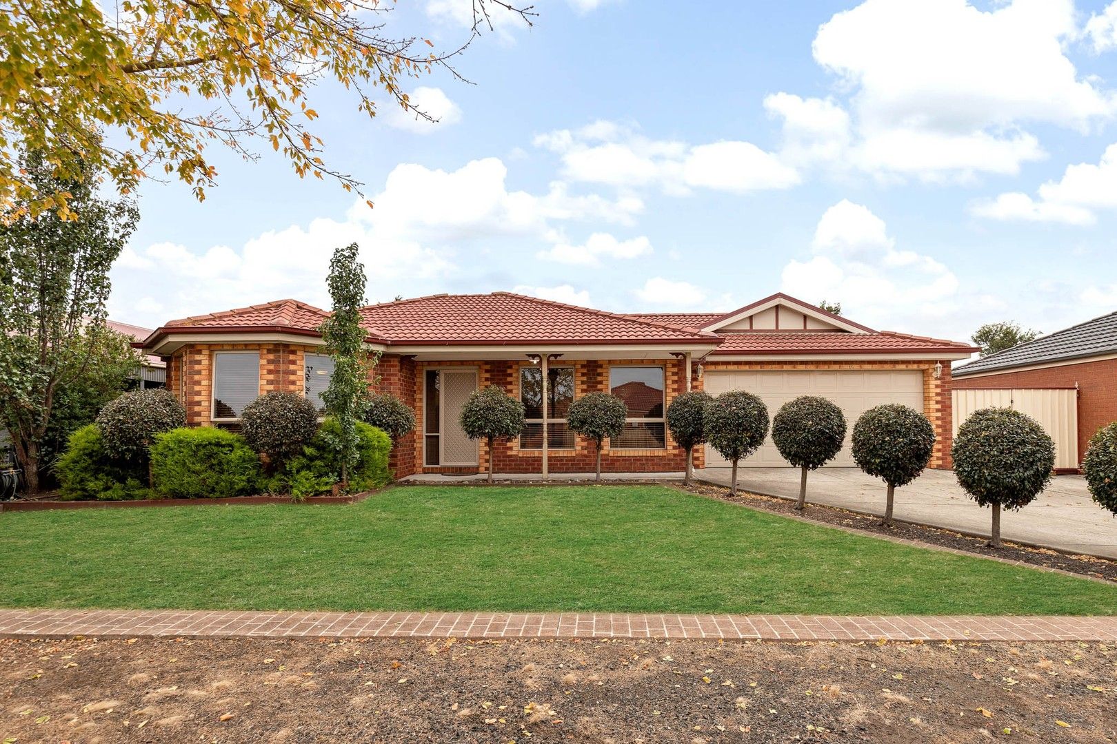 4 bedrooms House in 13 Burge Drive SUNBURY VIC, 3429