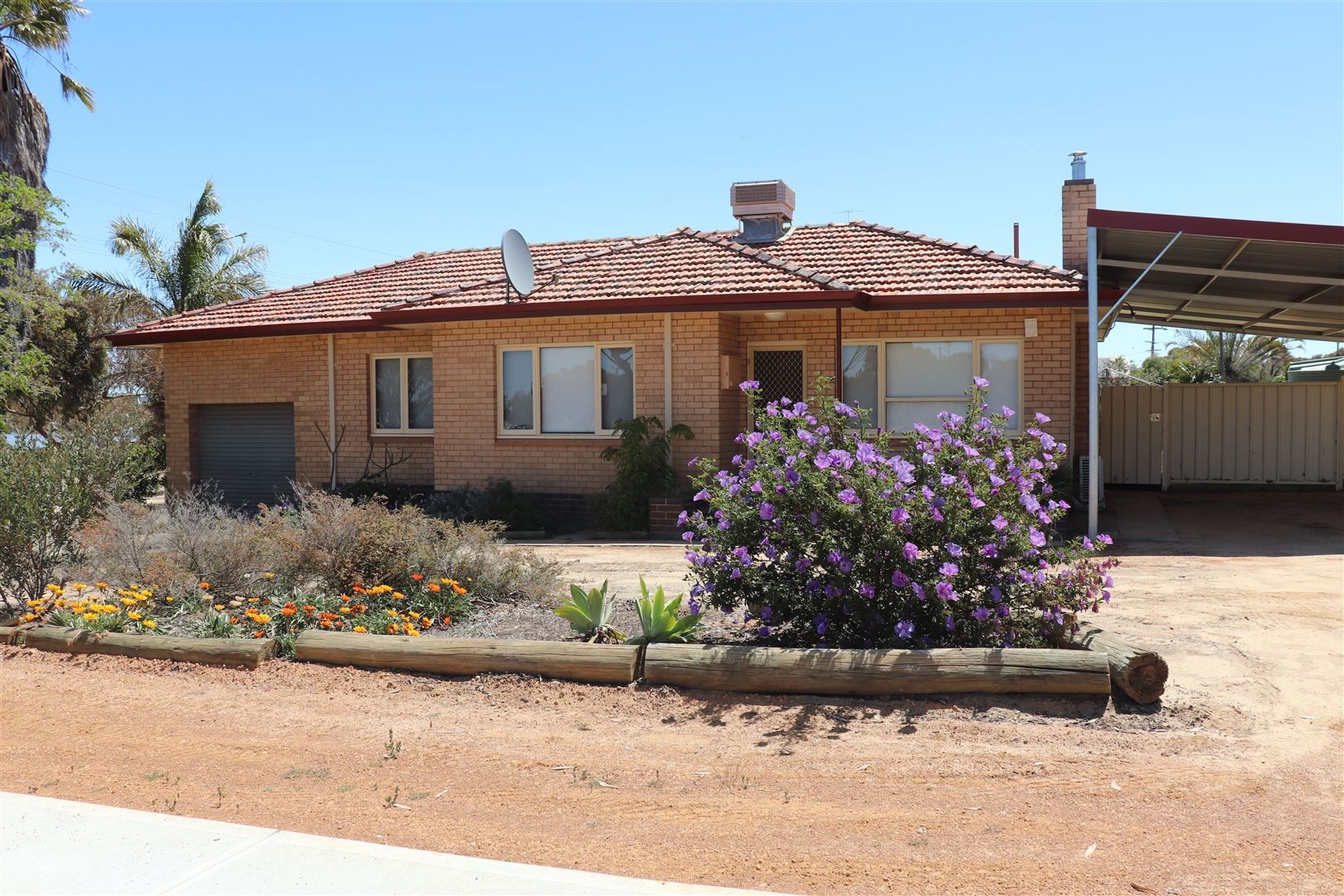 1 Banksia Crescent, Wongan Hills WA 6603 Domain
