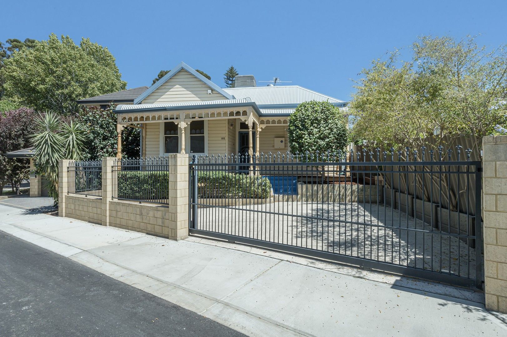 3 bedrooms House in 102 Railway Parade BAYSWATER WA, 6053