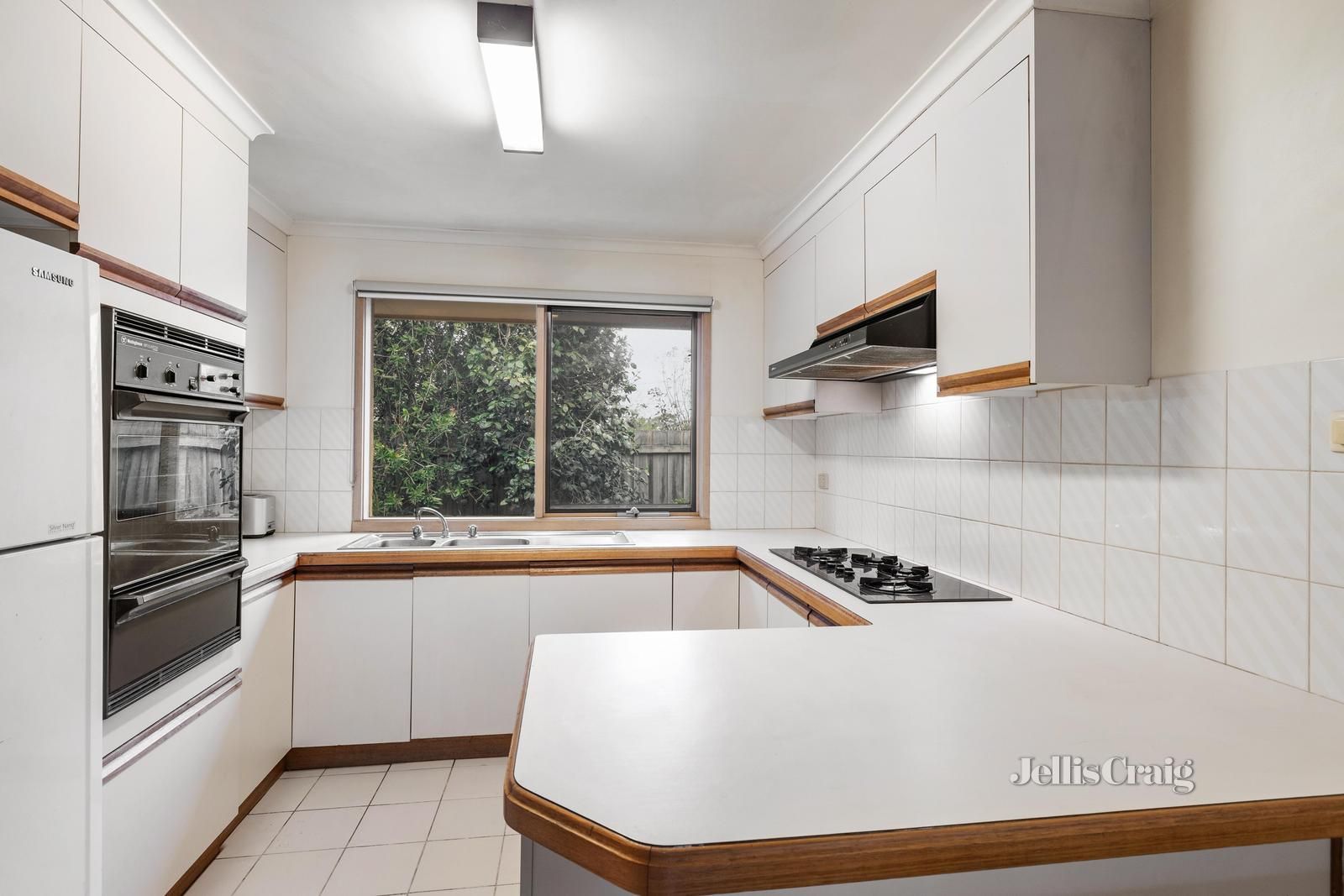 2/1 Bayview Street, Bentleigh East VIC 3165, Image 2