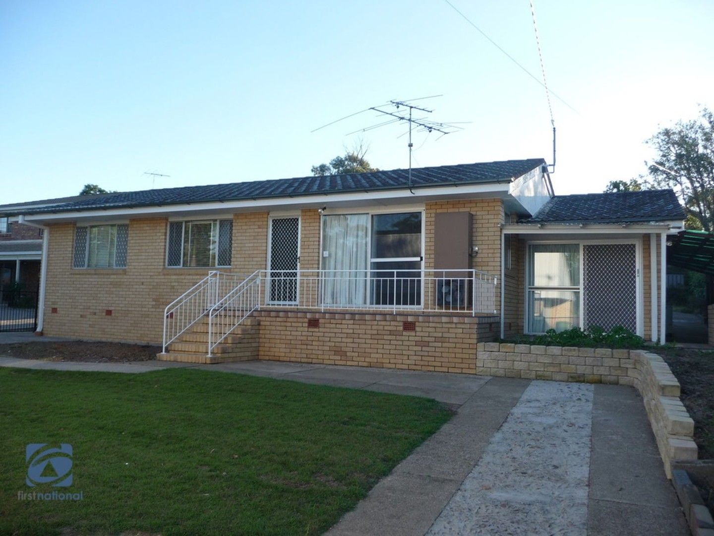 3 bedrooms House in 15 Lamorna Street ROCHEDALE SOUTH QLD, 4123