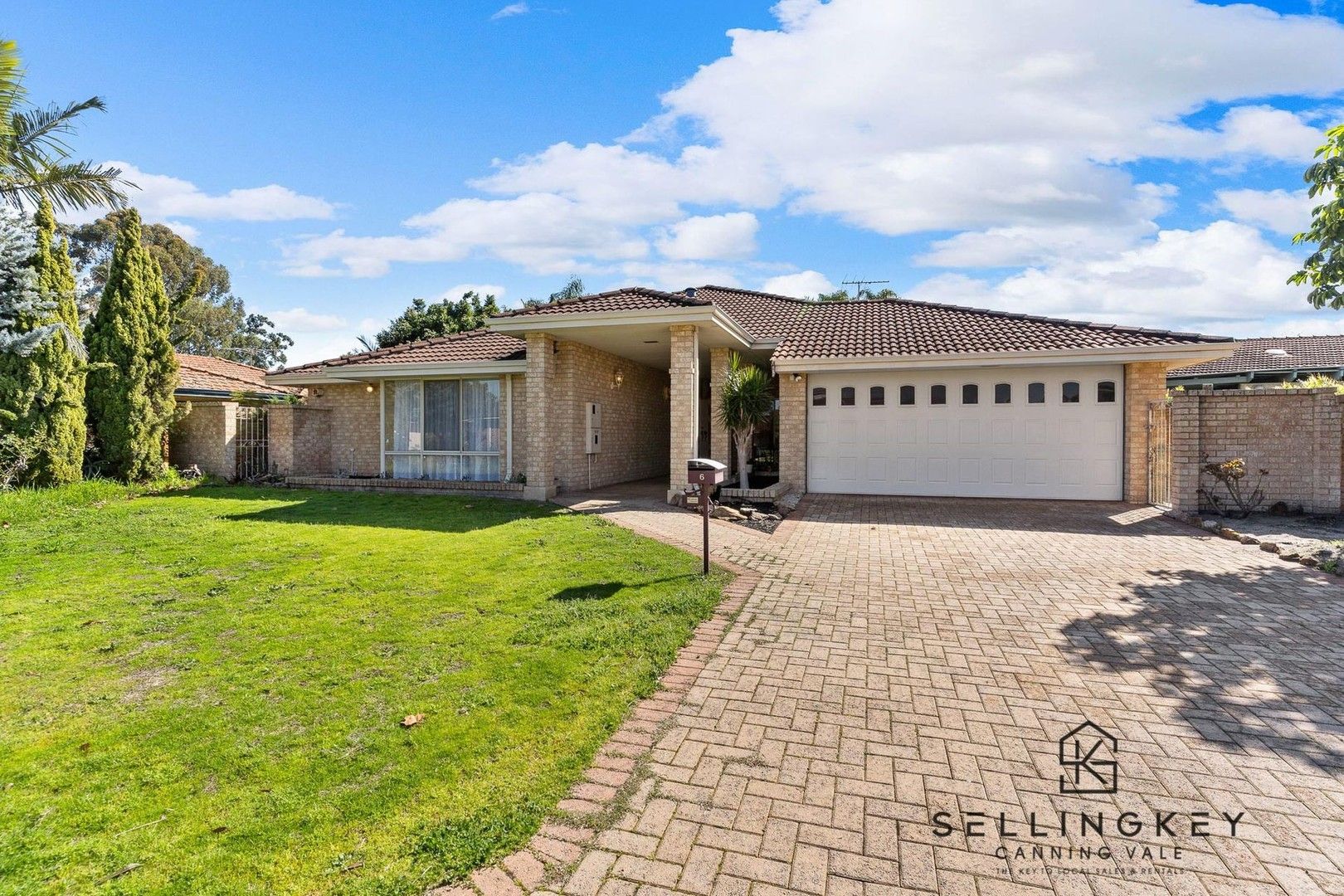 4 bedrooms House in 6 Blackbutt Way CANNING VALE WA, 6155