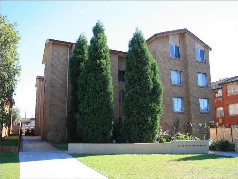2 bedrooms Apartment / Unit / Flat in 11/11 Station Street West HARRIS PARK NSW, 2150