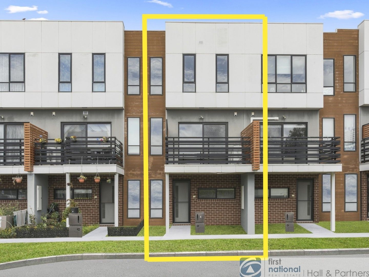 3 bedrooms Townhouse in 4 Hornsby Street DANDENONG VIC, 3175