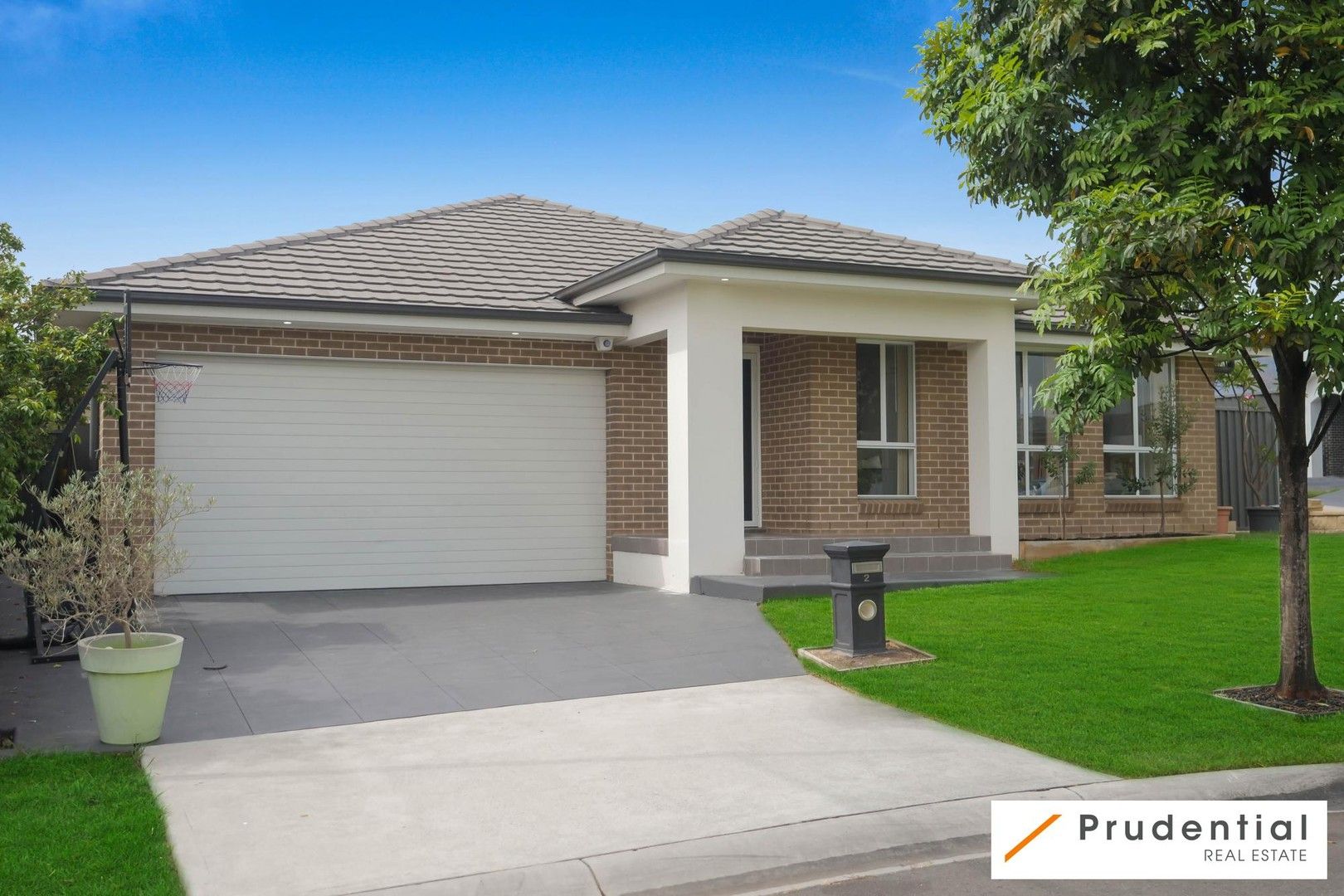 4 bedrooms House in 2 Leffler Street ORAN PARK NSW, 2570