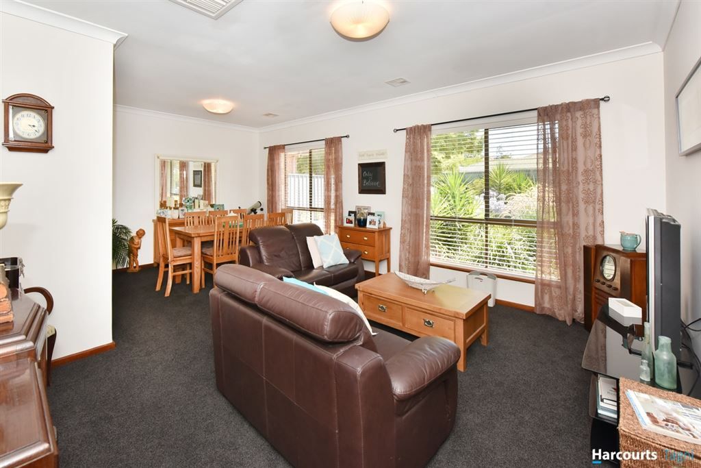 8 Maple Avenue, Aberfoyle Park SA 5159, Image 1