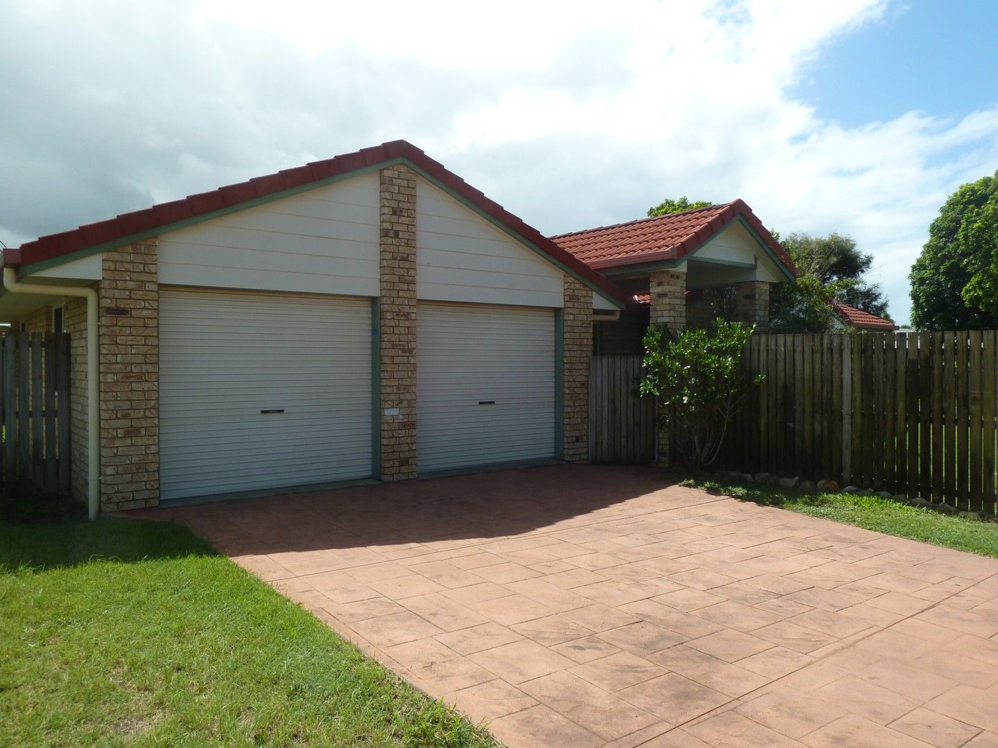 4 bedrooms House in 37 Chancellor Drive URRAWEEN QLD, 4655