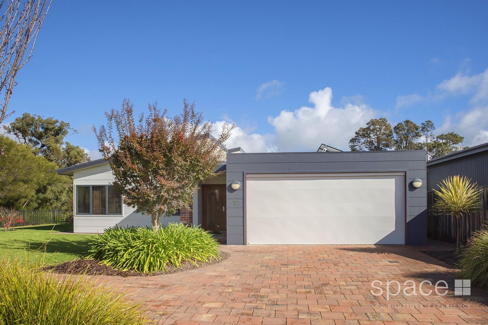 4 bedrooms House in 10 Muscat Close COWARAMUP WA, 6284