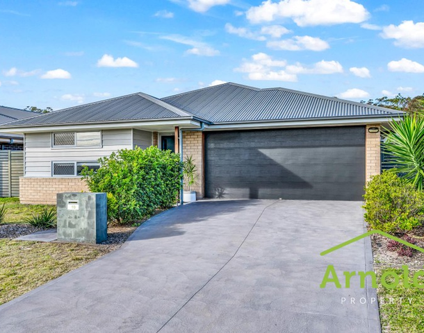 10 Apple Street, Fern Bay NSW 2295