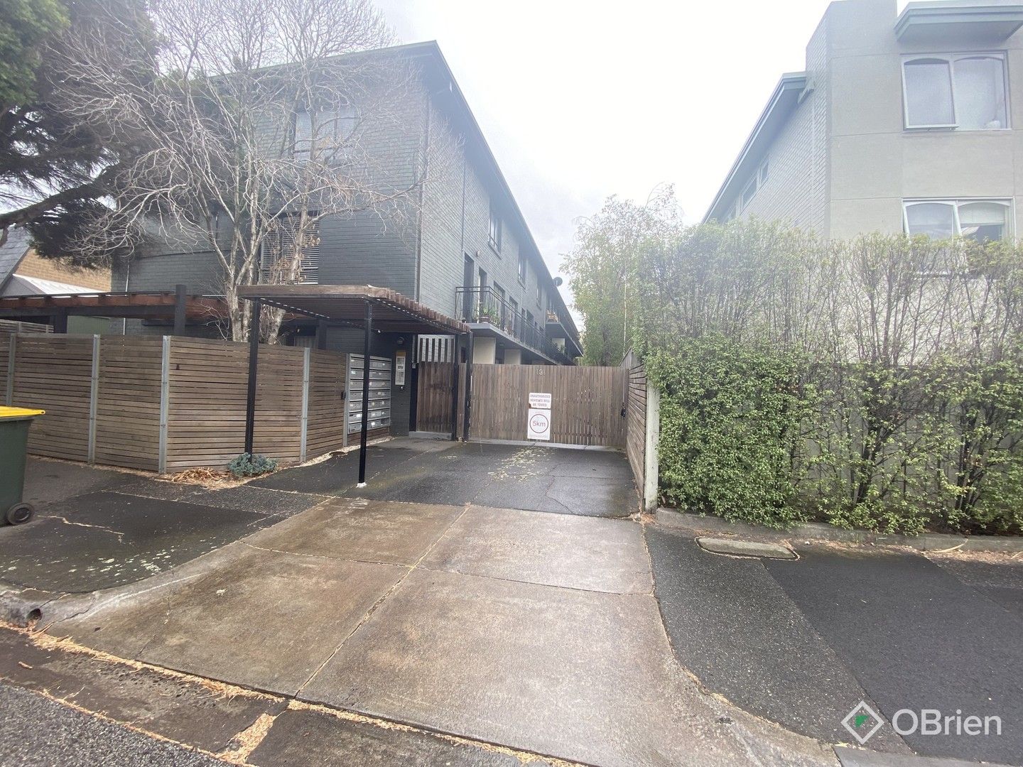 1 bedrooms Apartment / Unit / Flat in 17/131 Glen Huntly Road ELWOOD VIC, 3184