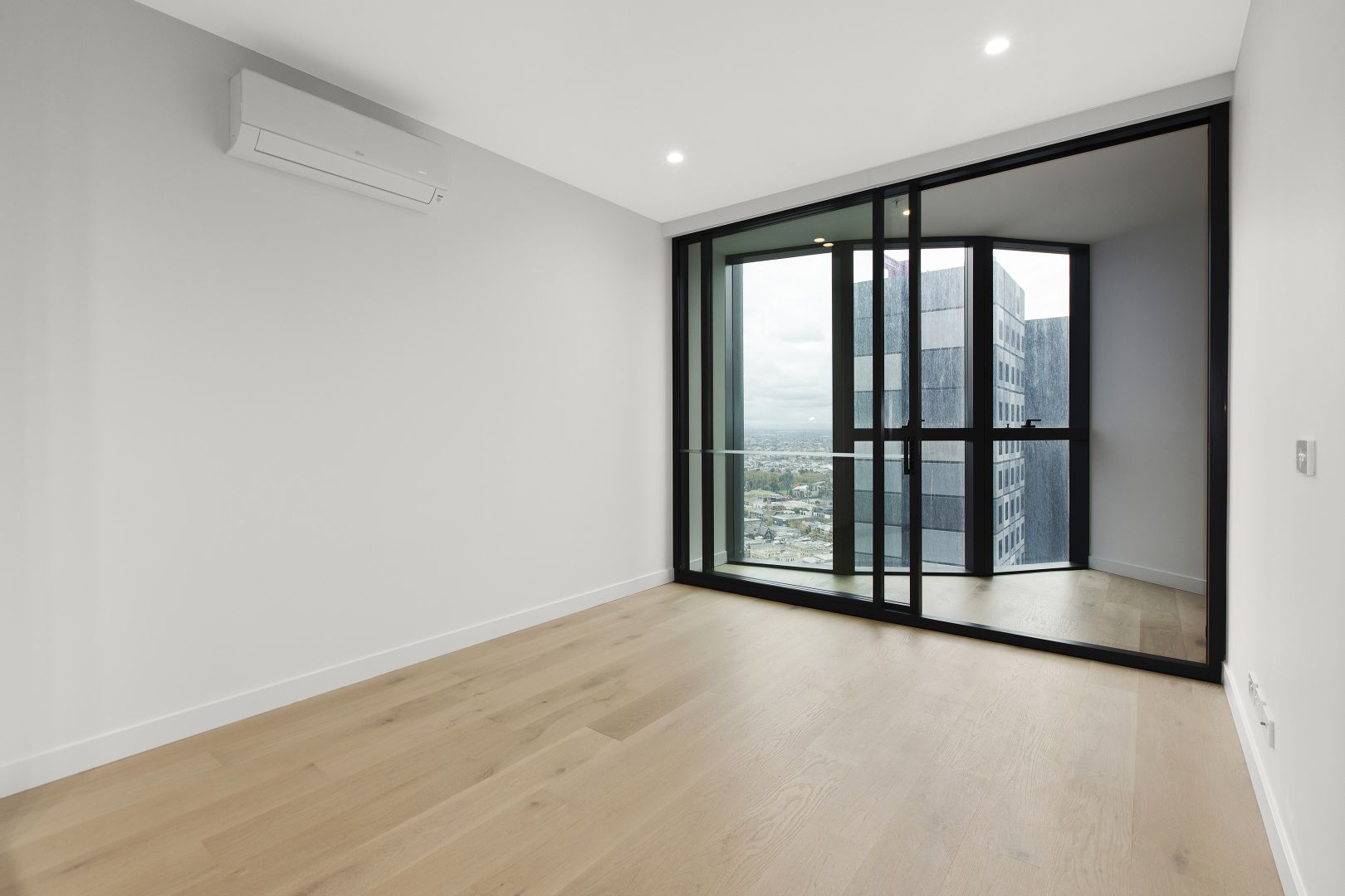 4512/228 La Trobe Street, Melbourne VIC 3004, Image 2