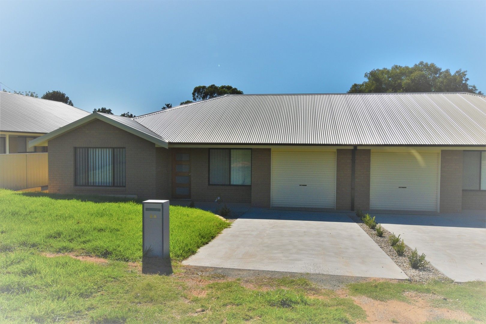 3 bedrooms Duplex in A/8 Newton Street CANOWINDRA NSW, 2804