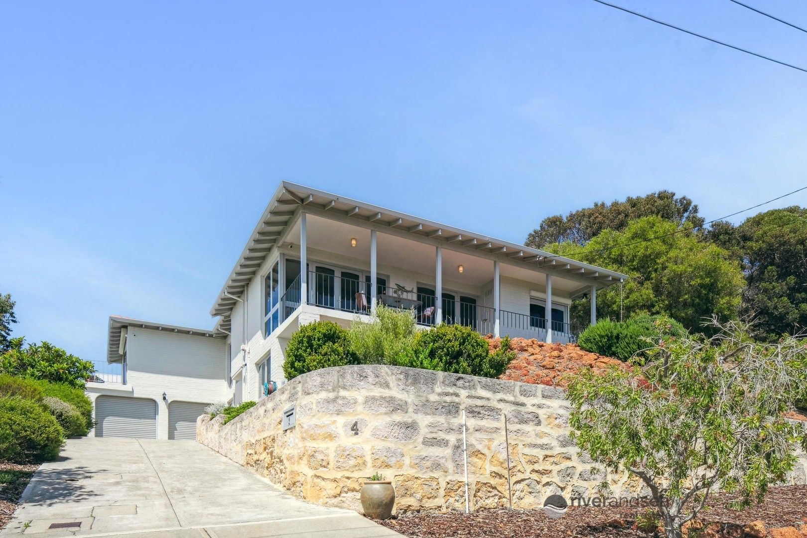 4 bedrooms House in 4 Saint Barnabas Place MOSMAN PARK WA, 6012