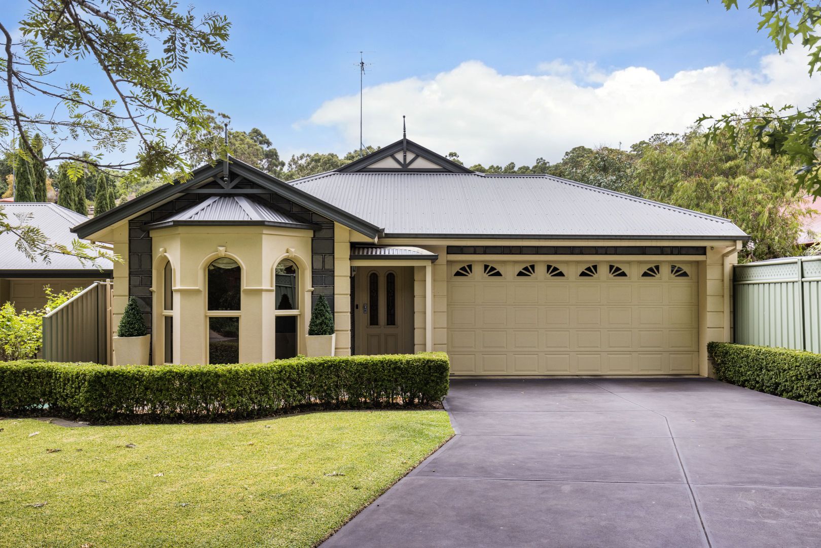 9 The Walk , Coromandel Valle Property History & Address Research