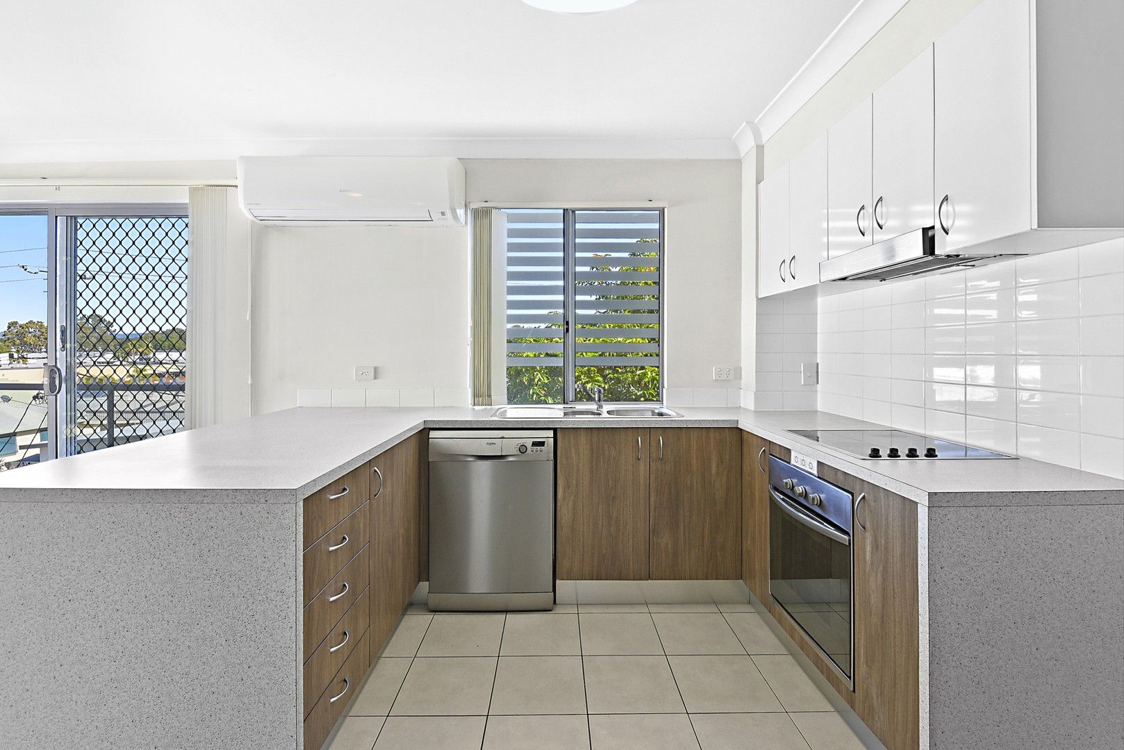 2 bedrooms Apartment / Unit / Flat in 10/38 Johnston Street SOUTHPORT QLD, 4215