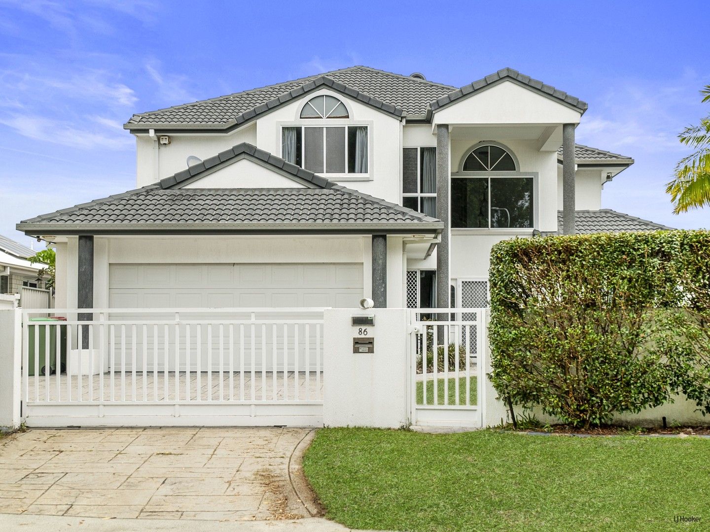 5 bedrooms House in 86 Melaleuca Drive PALM BEACH QLD, 4221