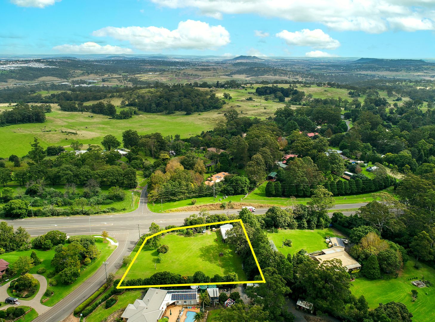 36 Grey Gums Drive, Blue Mountain Heights QLD 4350, Image 2