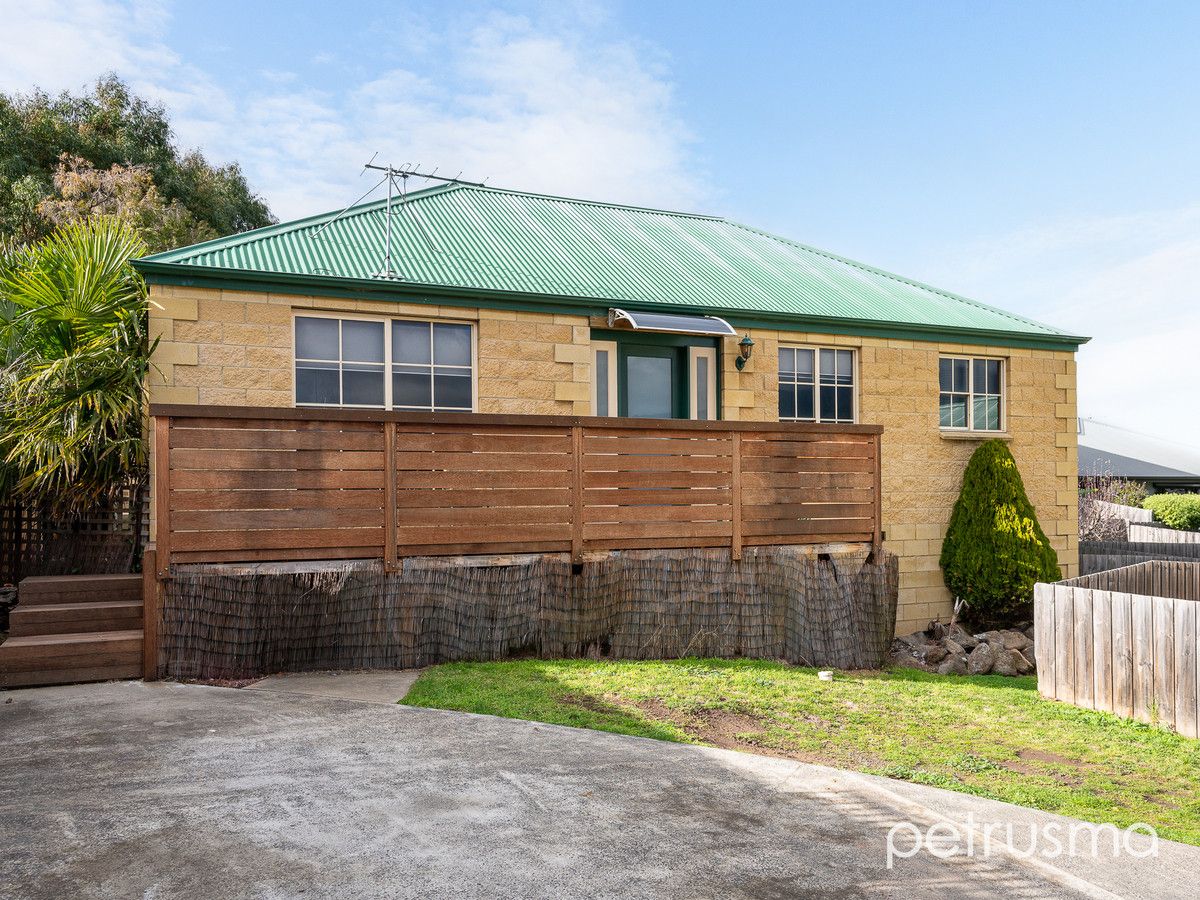 2 bedrooms Villa in 1/147a Derwent Avenue LINDISFARNE TAS, 7015