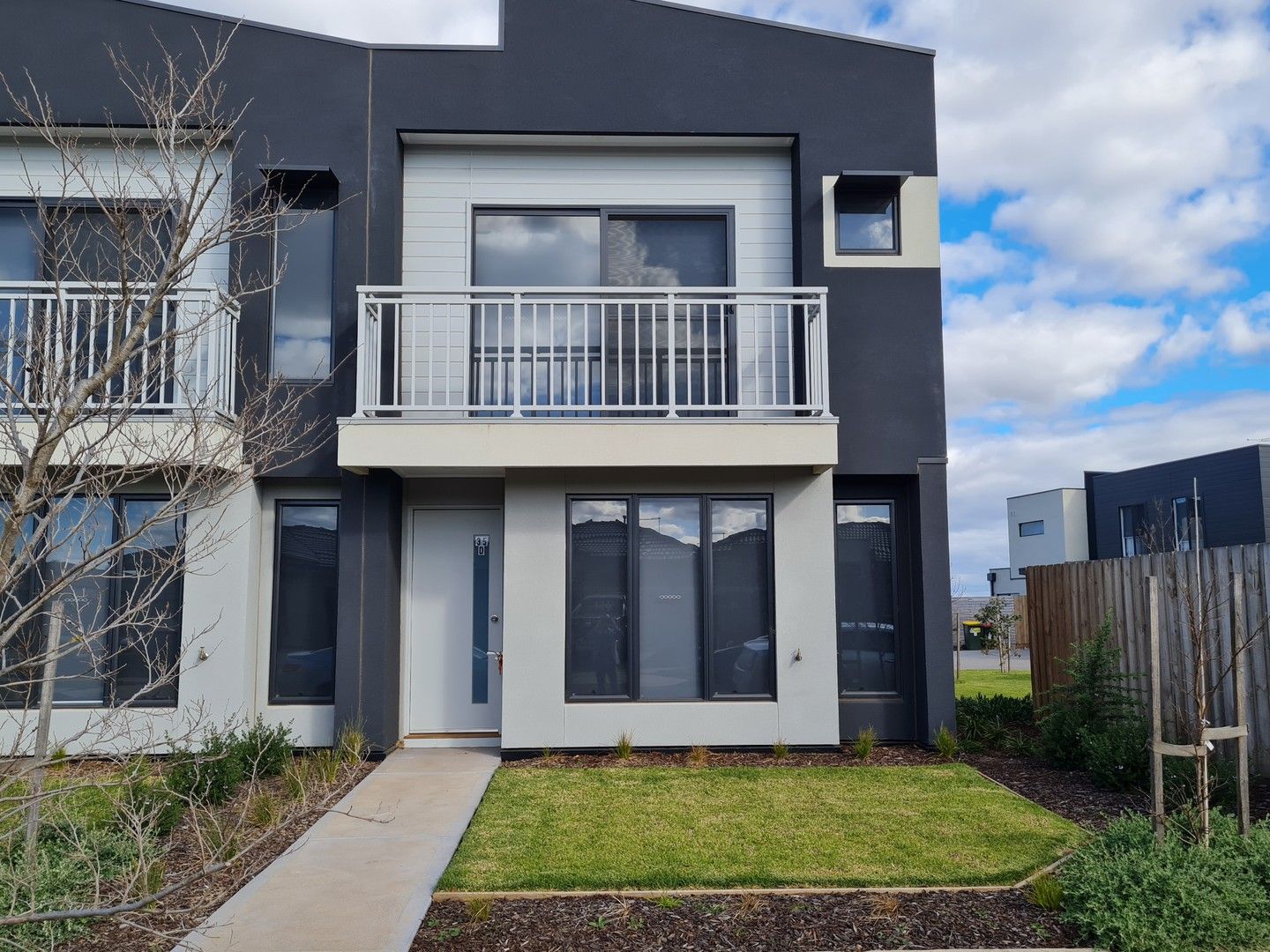 2 bedrooms Townhouse in 35d Joey Crescent DEANSIDE VIC, 3336