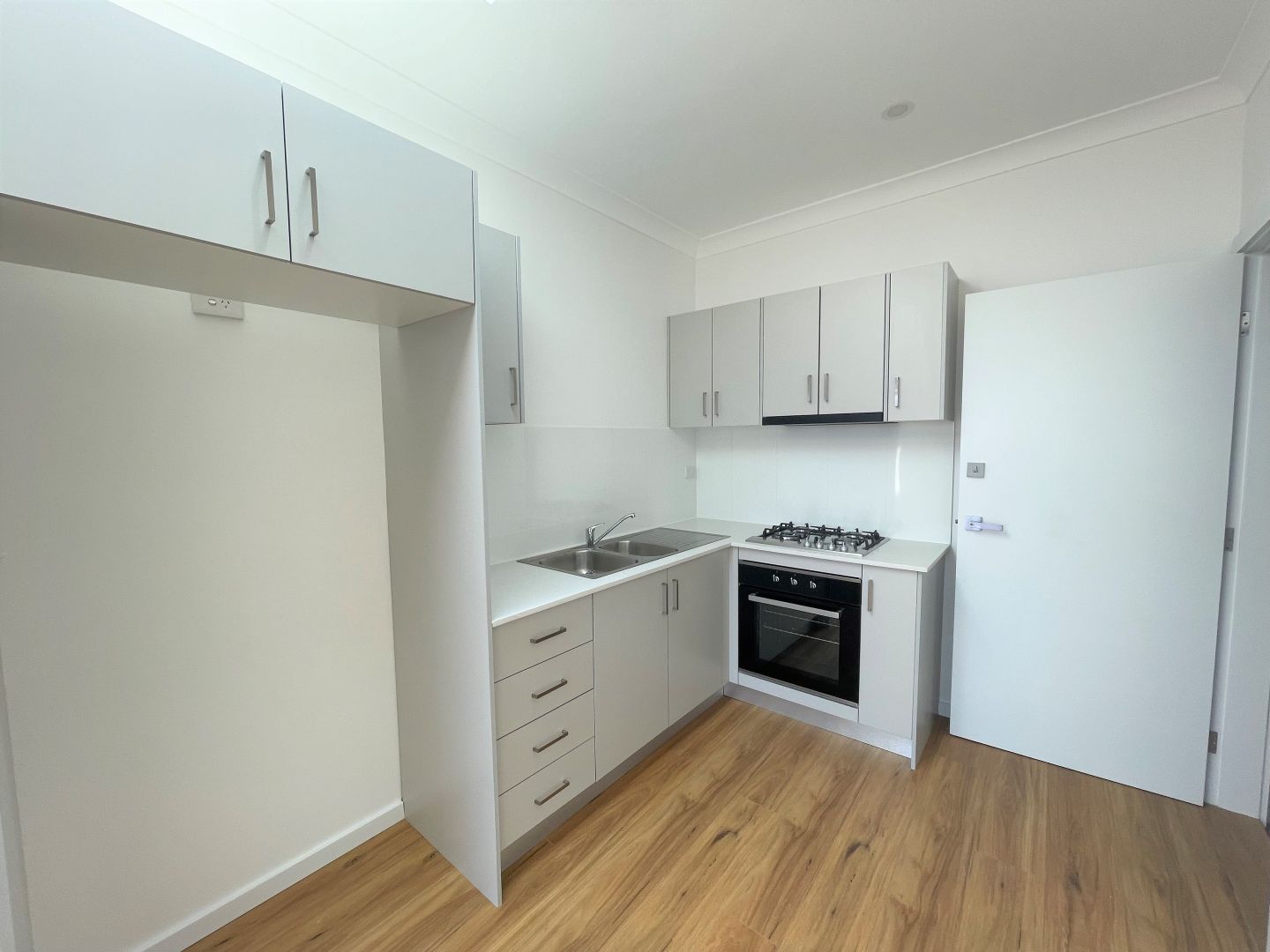 2/142 Moorefields Road, Kingsgrove NSW 2208 Apartment For Rent 550