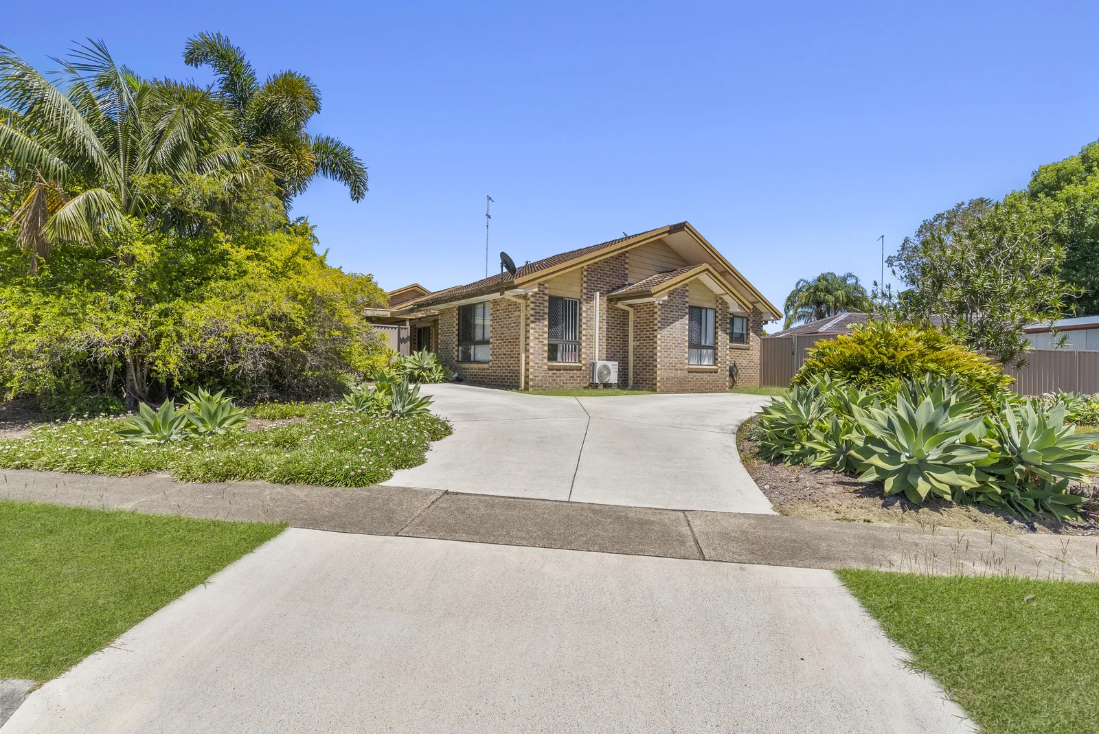 1/12 Koomooloo Court, Mermaid Waters QLD 4218