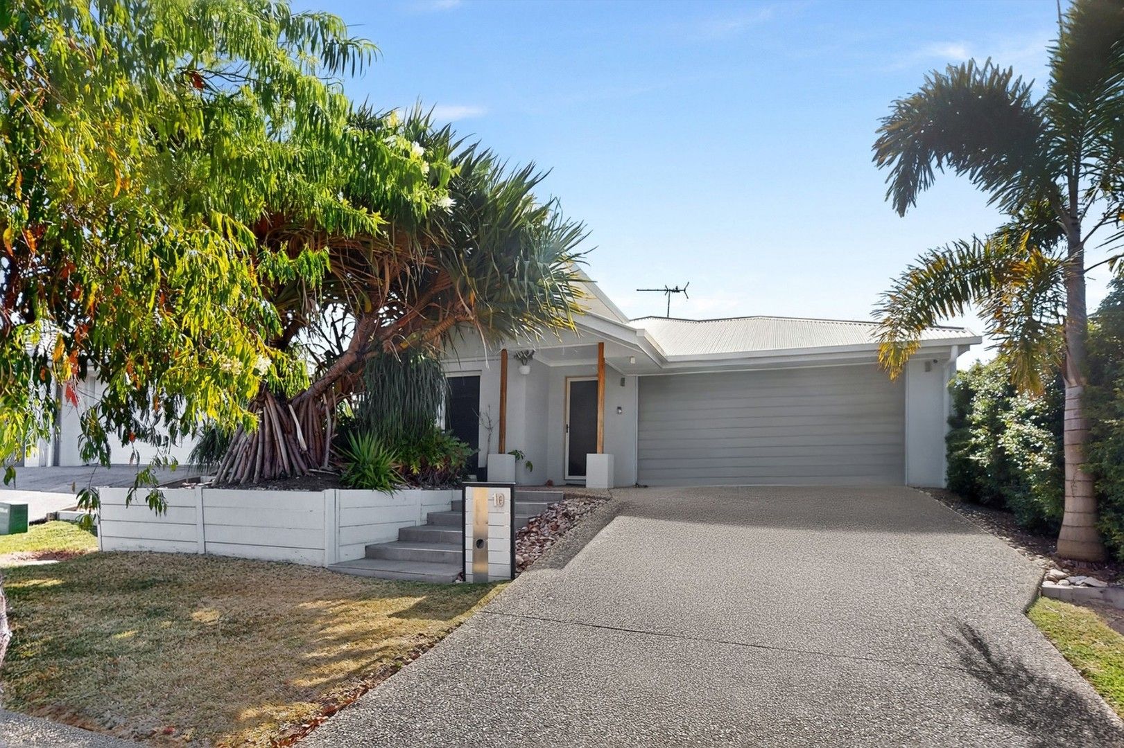 5 bedrooms House in 10 Stately Crescent NARANGBA QLD, 4504