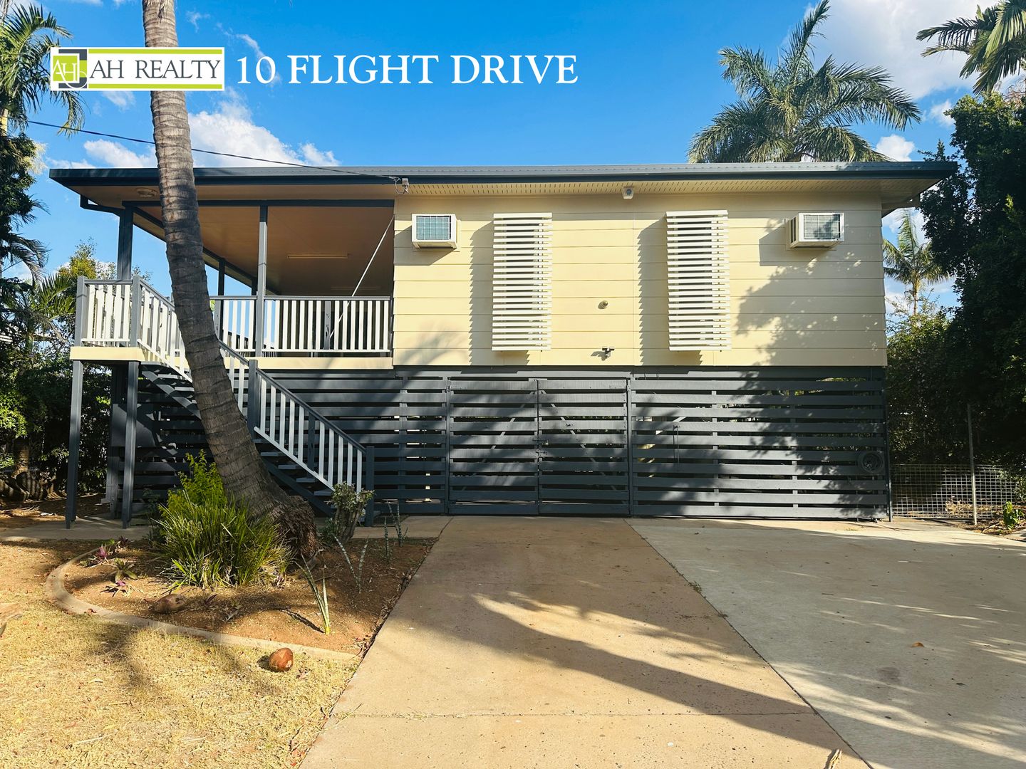 4 bedrooms House in 10 Flight Drive MORANBAH QLD, 4744
