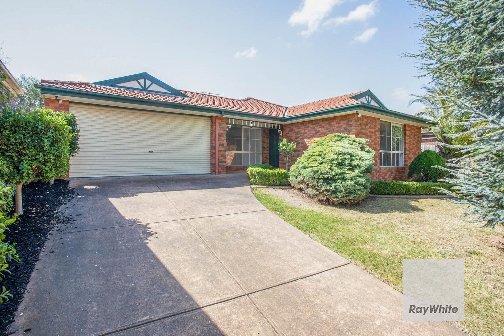 4 bedrooms House in 31 Queens Parade HILLSIDE VIC, 3037