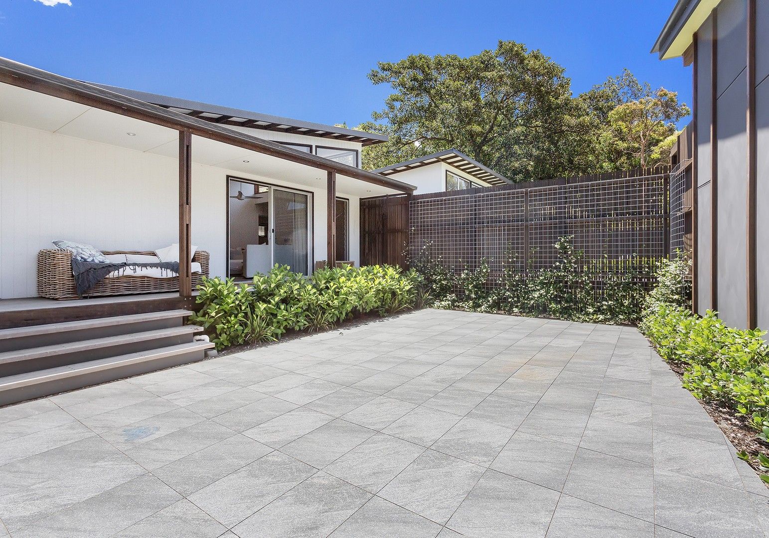 3 bedrooms Apartment / Unit / Flat in 38 Lawrence Hargrave Drive THIRROUL NSW, 2515