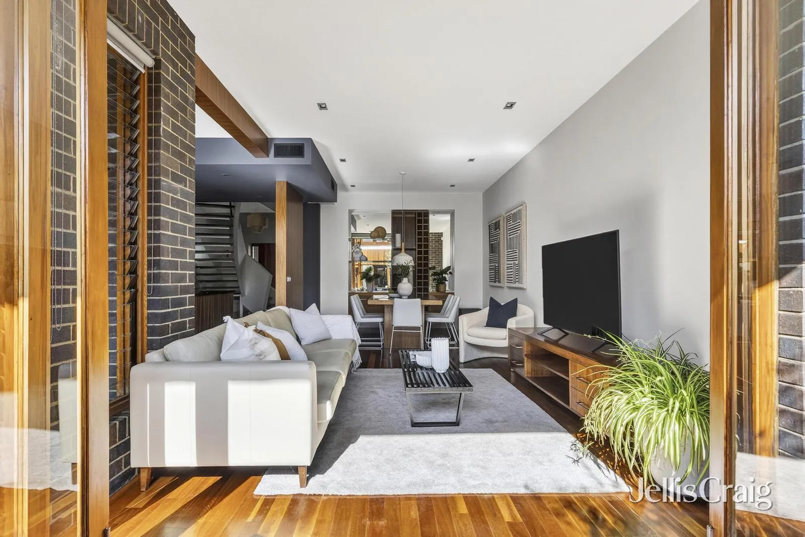 Unrivalled inner-city living with lifestyle on your doorstep - View 4
