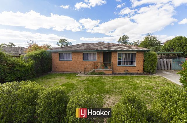 15 Chuculba Crescent, GIRALANG ACT 2617, Image 2