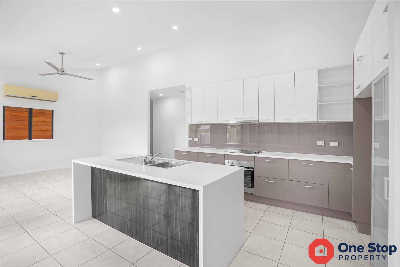 4 Quartzborough Promenade, Trinity Park QLD 4879, Image 2