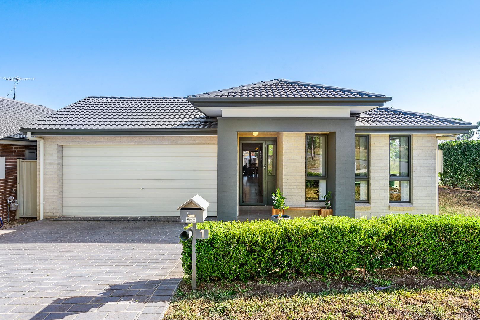 1 Cherrywood Street, Claremont Meadows Property History & Address