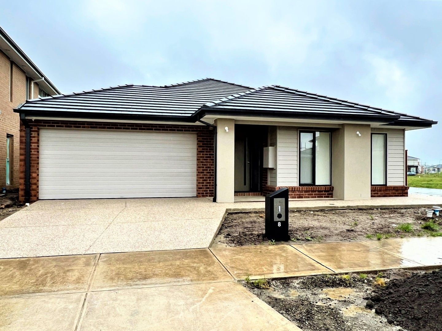4 bedrooms House in 8 Sunlight Avenue CLYDE NORTH VIC, 3978