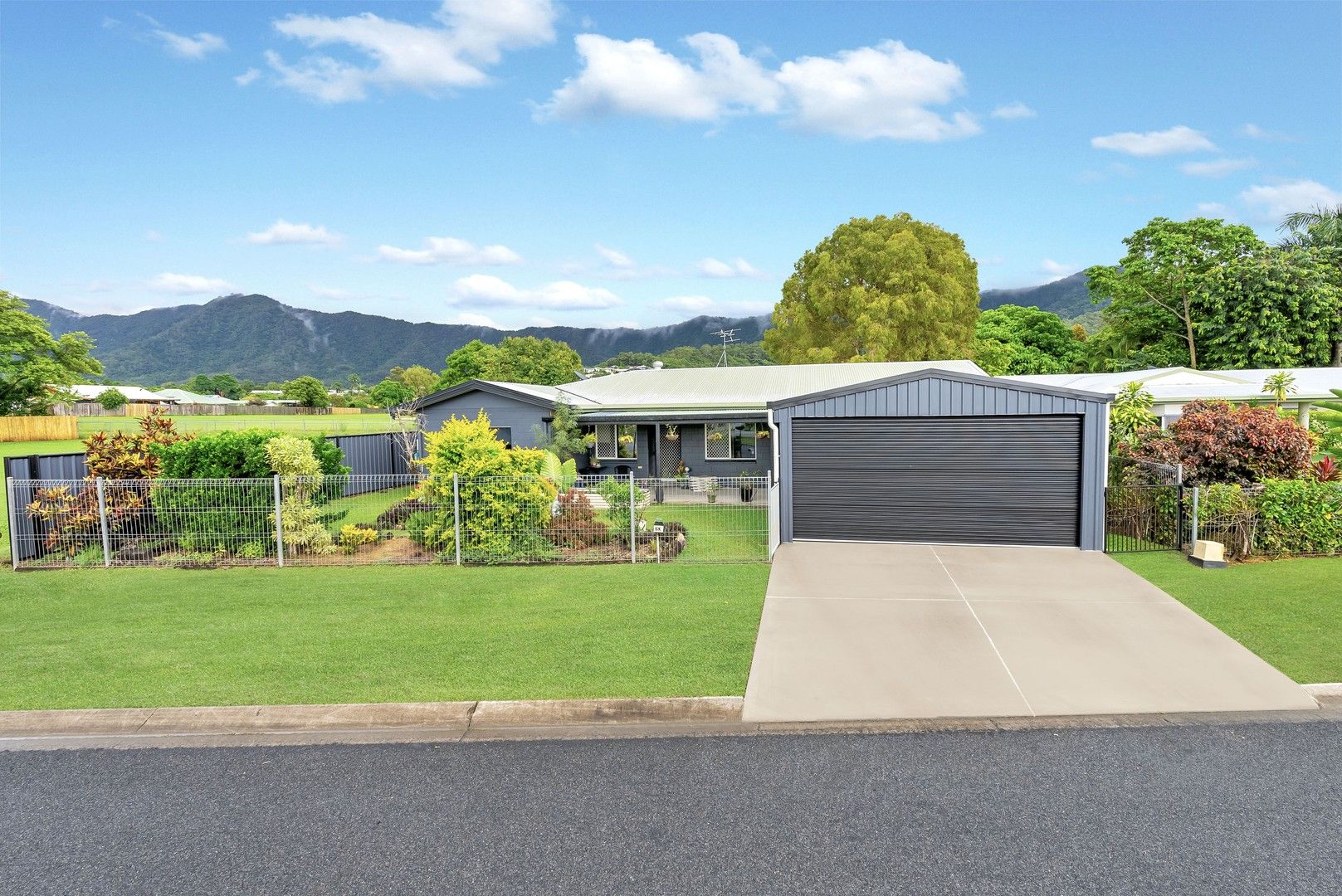 4 bedrooms House in 23 Bathurst Drive BENTLEY PARK QLD, 4869