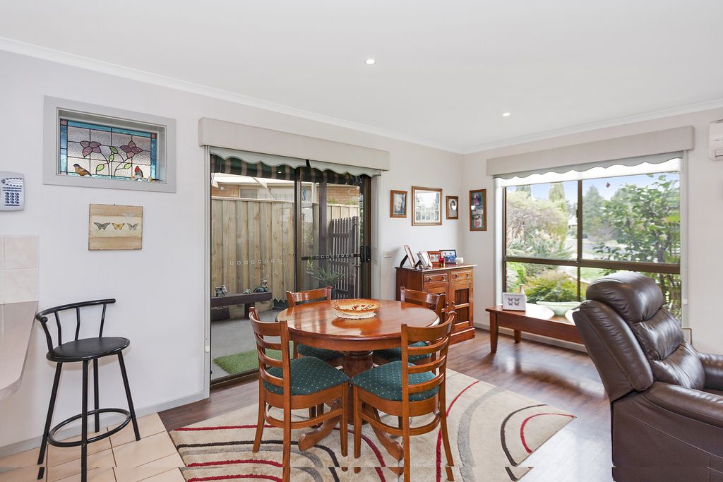 1/6 Windeatt Close, Mill Park VIC 3082, Image 2