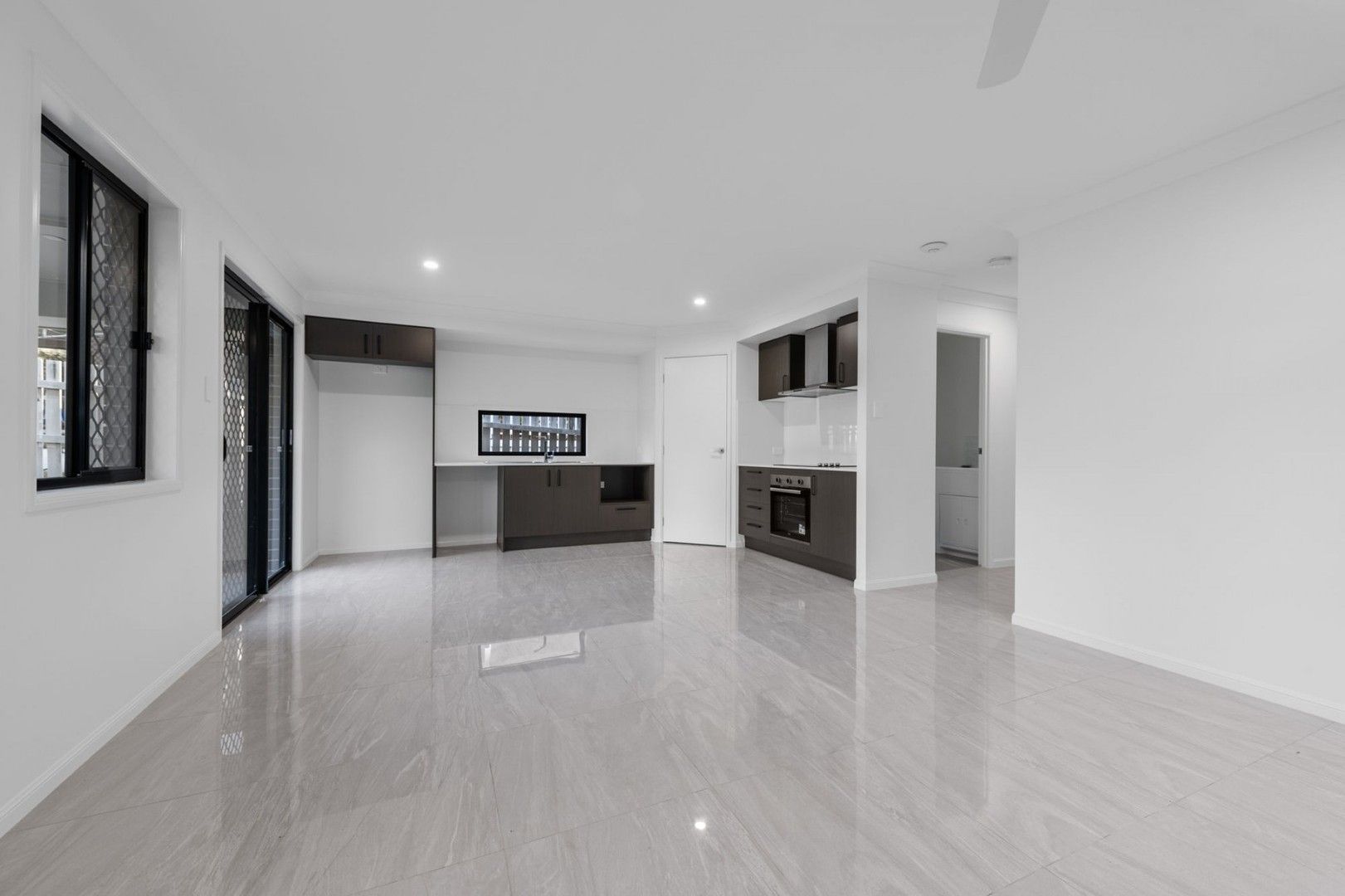 2 bedrooms Apartment / Unit / Flat in 2/169 Hudson Road WOOLOOWIN QLD, 4030