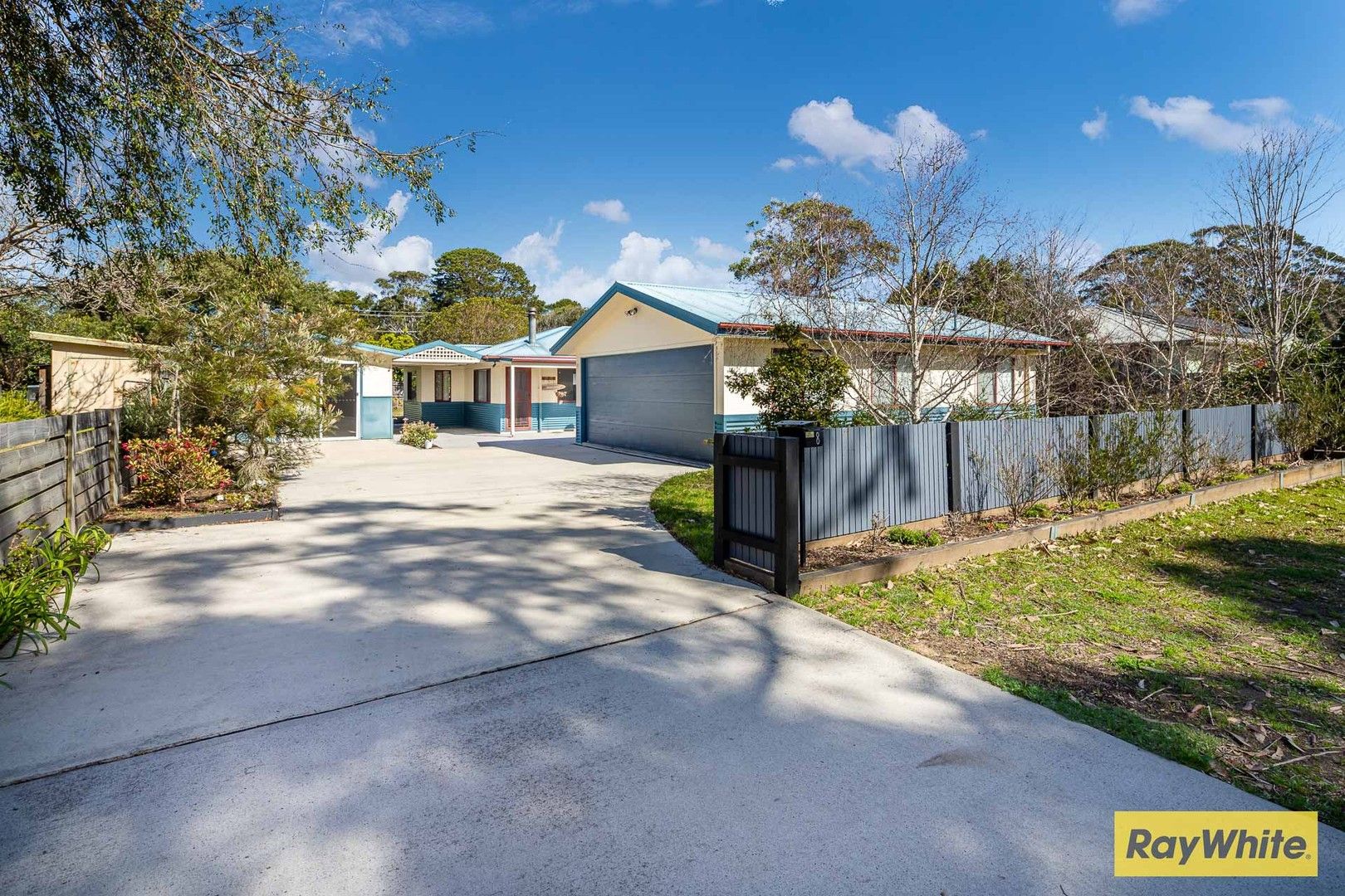 4 bedrooms House in 8 Iluka Street BROULEE NSW, 2537