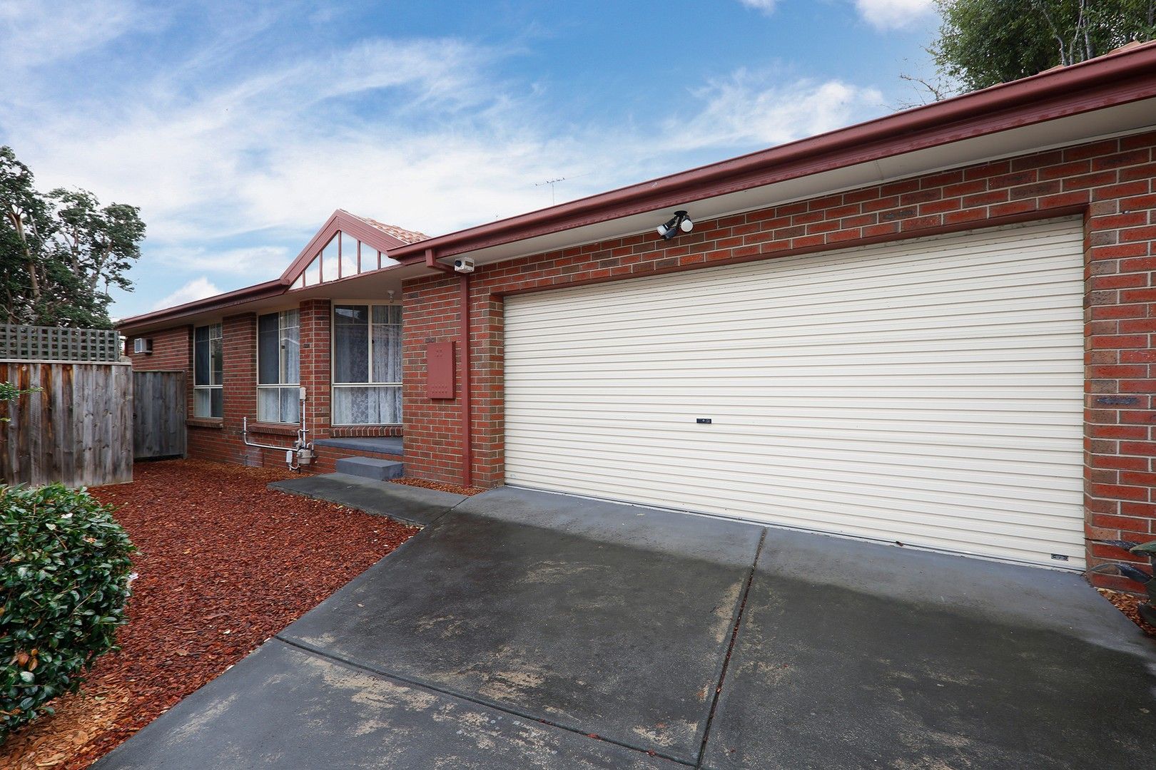 3 bedrooms Apartment / Unit / Flat in 2/52 Dunscombe Avenue GLEN WAVERLEY VIC, 3150