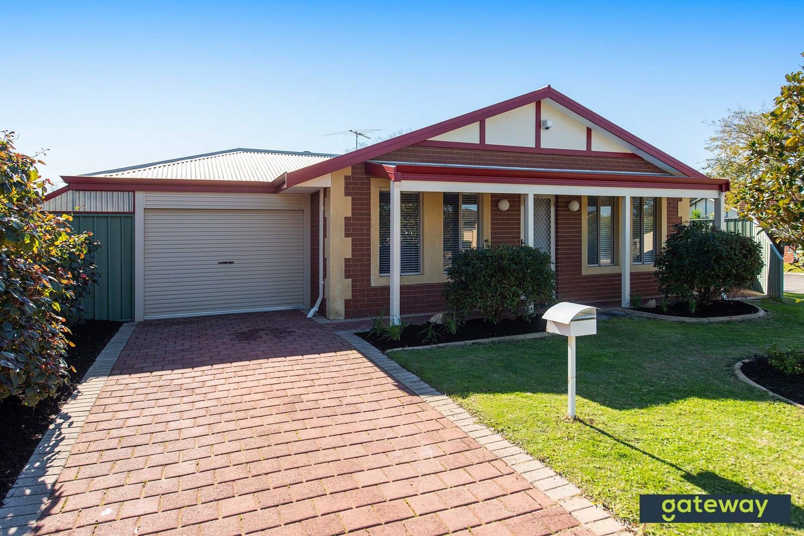 4 bedrooms House in 6 Tozer Loop ATWELL WA, 6164