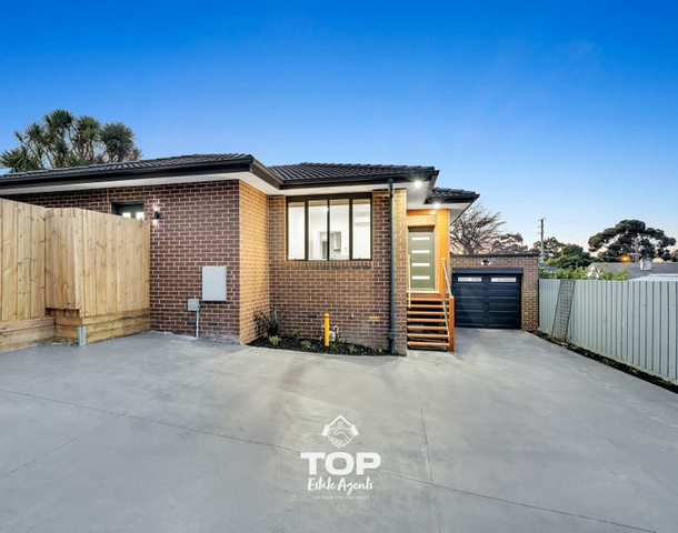 2/7 Magnolia Grove, Doveton VIC 3177