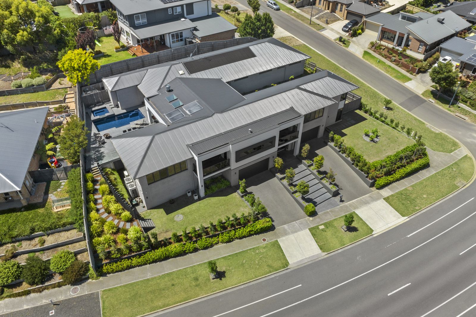 8084 Grantham Drive, Highton VIC 3216 Domain