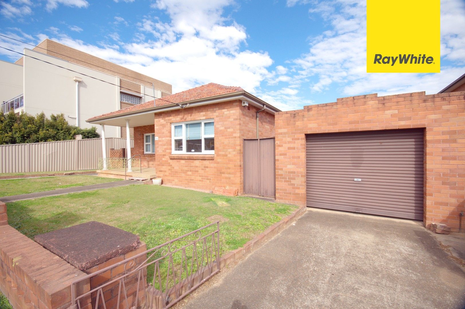 6 bedrooms House in 14 Brady Street MERRYLANDS NSW, 2160