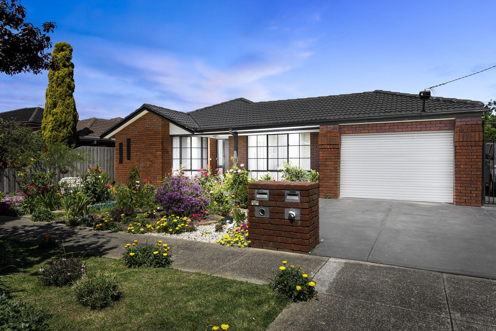 2 bedrooms Villa in 14 Trembath Court ALTONA MEADOWS VIC, 3028