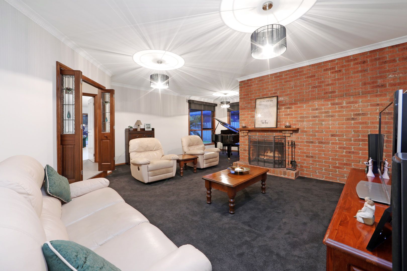 4 D'Andrea Court, Rowville VIC 3178, Image 2